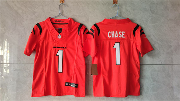 Women's Cincinnati Bengals #1 Ja'Marr Chase Orange F.U.S.E. Vapor Football Stitched Jersey(Run Small)
